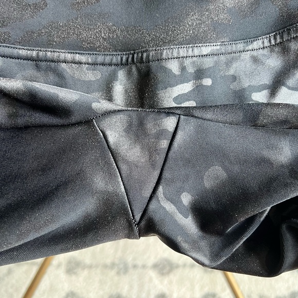 Spanx Faux Leather Camo Leggings Size Medium - Picture 5 of 13